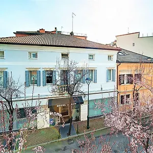 3* Szálloda Aaron